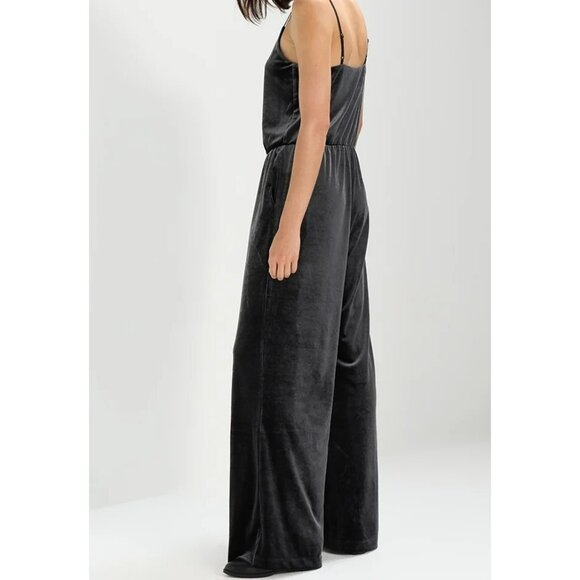 Weekday Black Velvet Jumpsuit Wide Leg Adjustable Straps V-Neck Women's Large - Picture 4 of 14